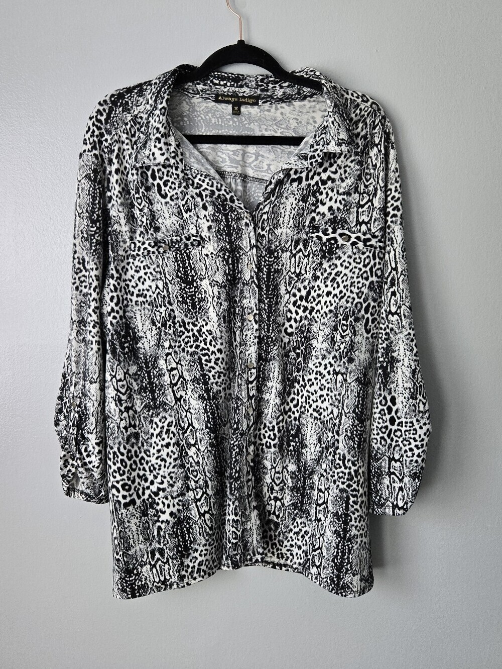 Always Indigo Snakeskin Leopard Blouse Size 3X Split Neck Tab Sleeve Top
